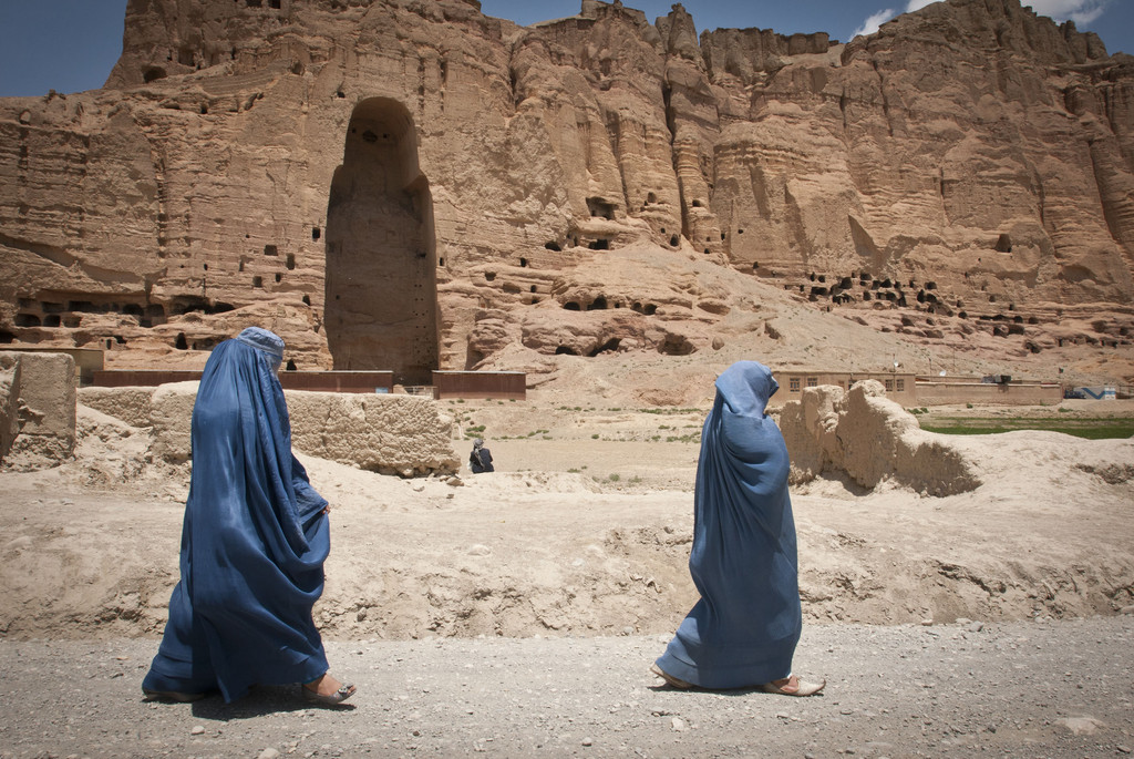 Frauen in der Wüste Afghanistans