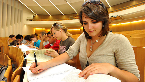 A student in the Main Lecture Theatre (Audimax)