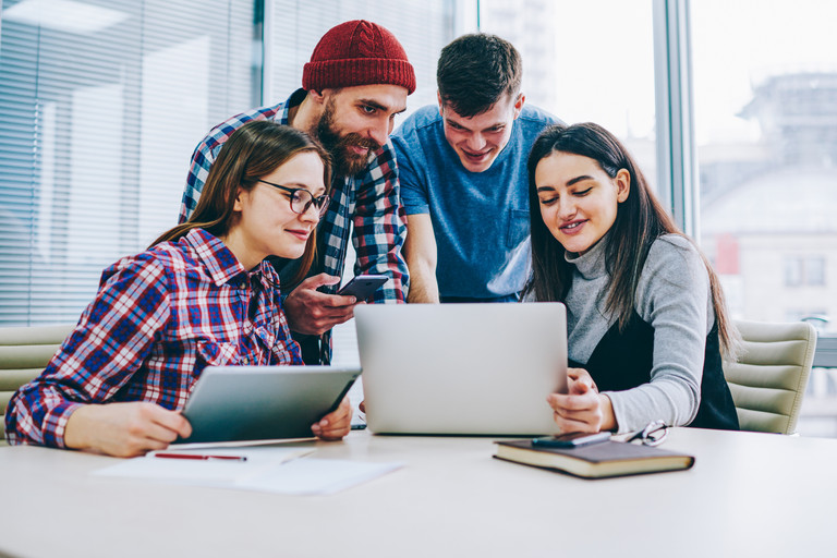 Dekoratives Bild der Kachel 'Informatik  Mathematik'