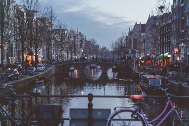 Amsterdamer Kanäle am Abend