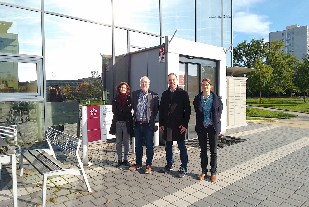 Zu Besuch in Budweis: (v.r.) Dr. Linda von Keyserlingk-Rehbein und Prof. Dr. Alexander Werth mit Prof. Dr. Jürgen Eder und Dr. Markétta Ederová. Foto: Daniel Musílek