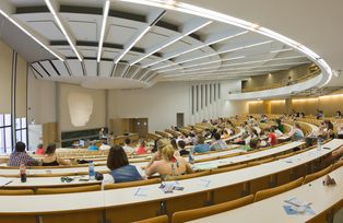 A panoramic shot of the Main Lecture Theatre (Audimax)