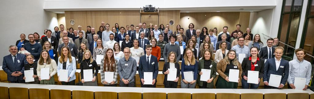 Gruppenfoto der Vergabefeier Deutschlandstipendium 2023