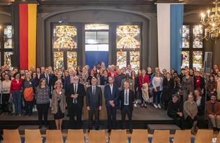 Das Bild zeigt ein Gruppenfoto des Empfangs im Rathaus.