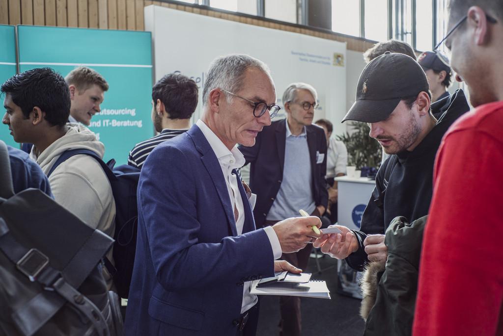 Gespräche auf der Karrieremesse Campus meets Company