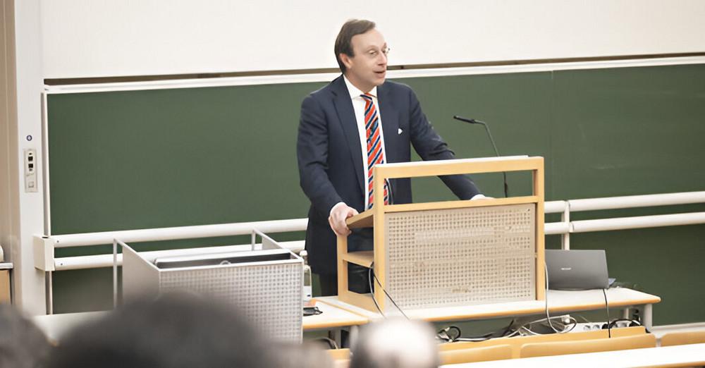 Prof. Dr. Robert Obermaier