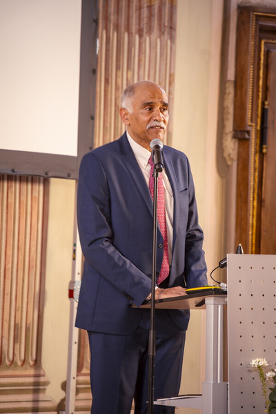 Indian Ambassador to Germany, H.E. Harish Parvathaneni, speaks at the symposium of Neuburger Gesprächskreis. Photo credit: University of Passau