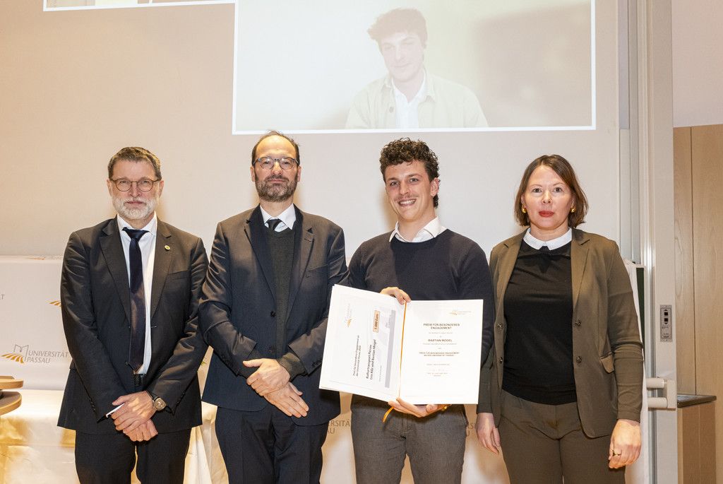 Prof. Dr. Tomas Sauer Prof. Dr. Harald Kosch, Vizepräsidentin für Akademische Infrastruktur und IT Bastian Mogel Doreen Müller-Murr, AlumniClub