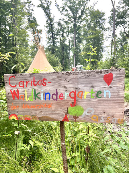 Schild zum Waldkindergarten, Foto: Universität Passau 