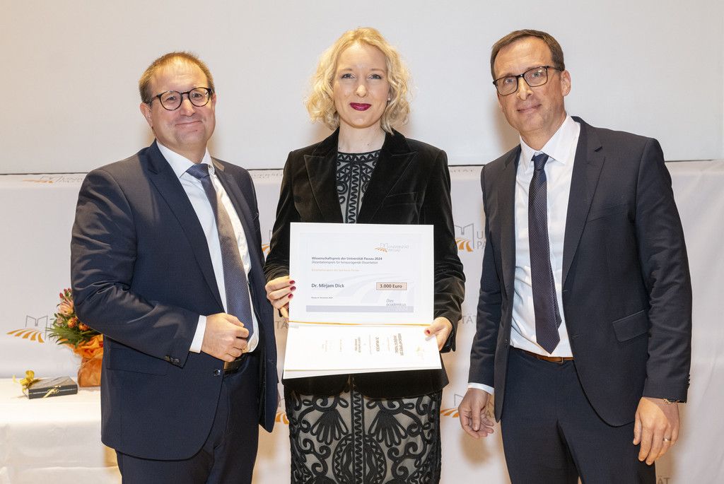 Tobias Hofbauer, Sparkasse Passau Dr. Mirjam Dick Prof. Dr. Jan Schumann, Vizepräsident für Forschung