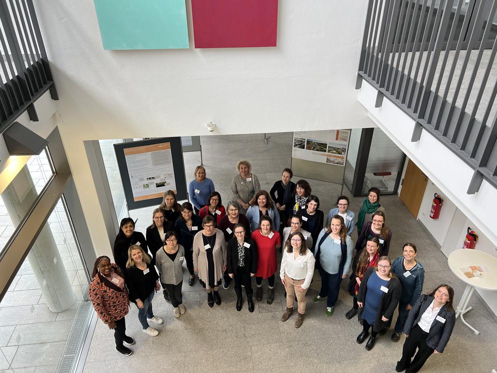 Die Stipendiatinnen der Bayerischen Gleichstellungsförderung zu Besuch an der Universität Passau. Foto: Universität Passau