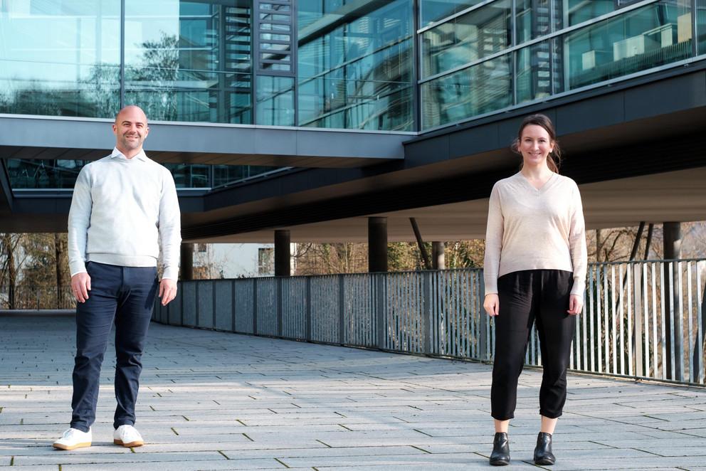 Prof. Dr. Stefan Bauernschuster und Hannah Lachenmaier (beide Universität Passau) haben die Studie gemeinsam mit Forschern der JKU Linz durchgeführt. Foto: Universität Passau