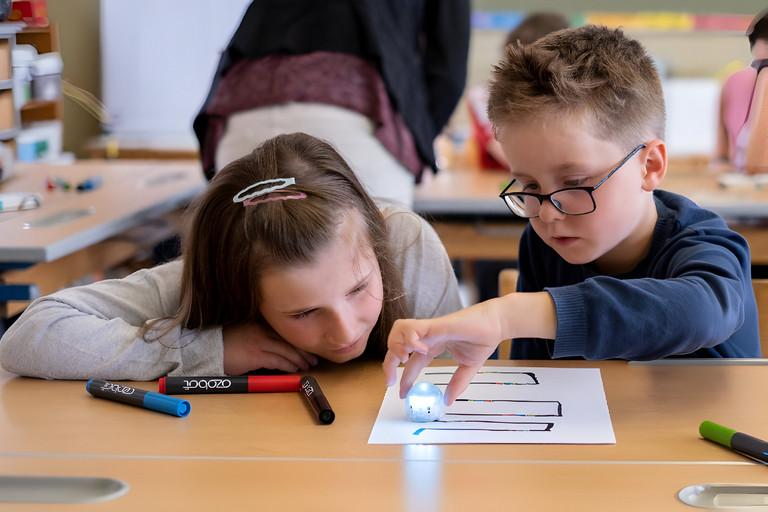 INTERREG-Projekt Informatikkoffer testet kleine Lernroboter an Grundschulen im Grenzgebiet