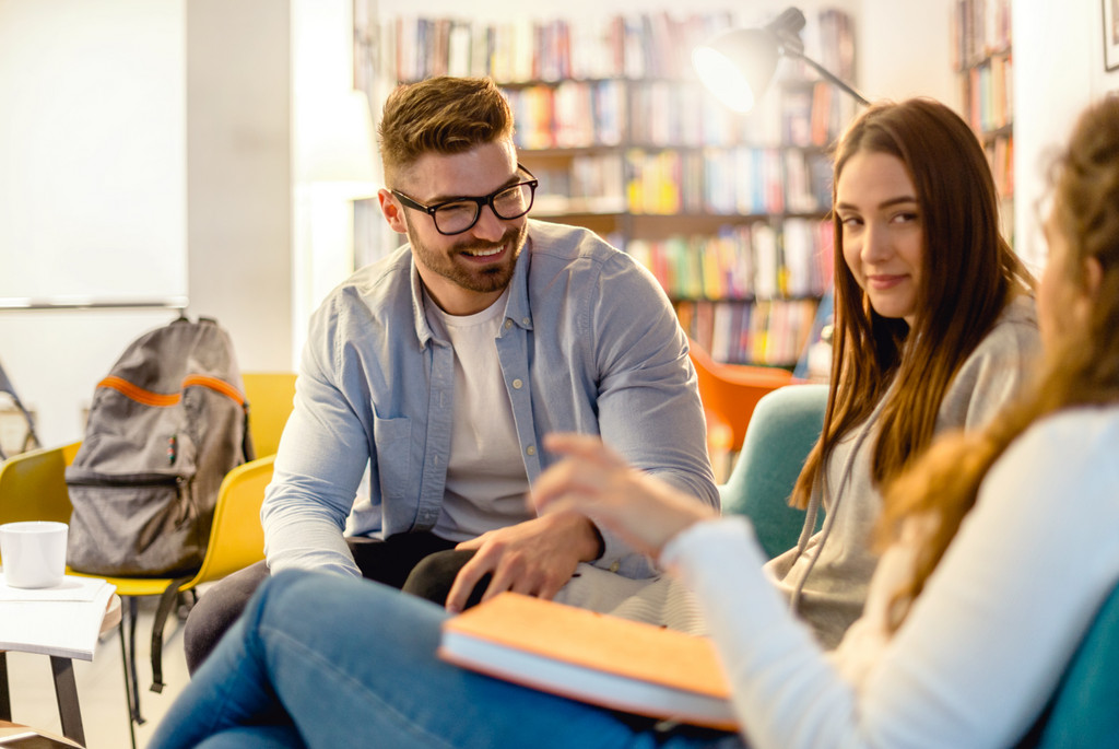 Studierende in der Bibliothek